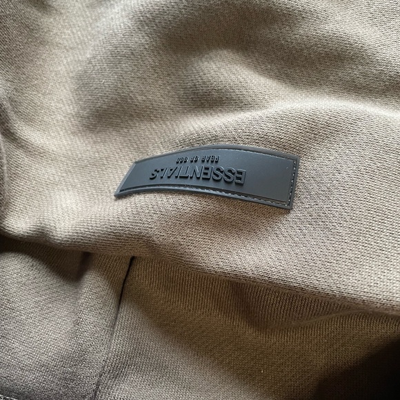 ESSENTIALS Fear Of God Taupe Hoodie Size M - Picture 6 of 7
